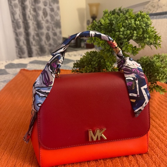 Michael Kors crossbody bag 🤎✨ - Picture 2 of 16